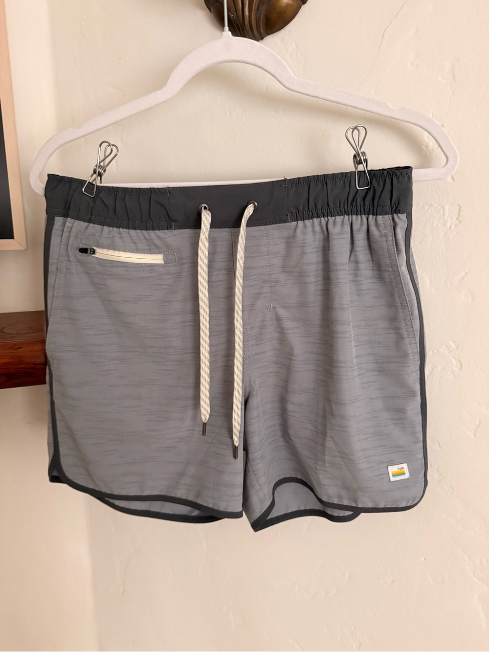 Vuori Men's Banks 5” Shorts - Size Small - Light Cloud Escape - Picture 2 of 7